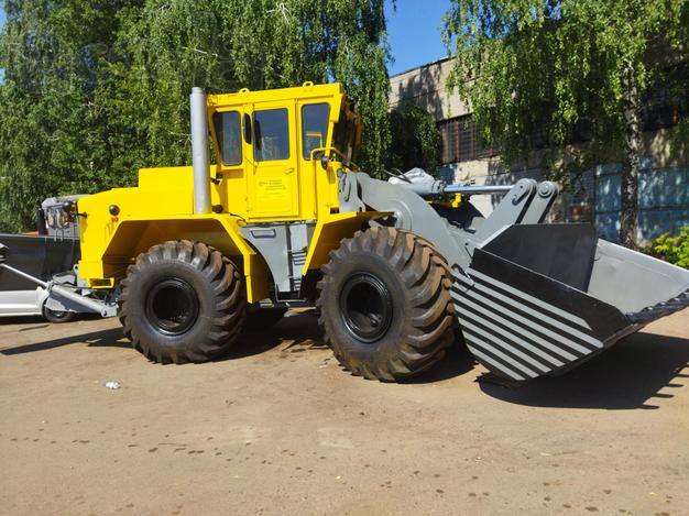 Погрузчик К-702 мва удм2, отвал, ковш
